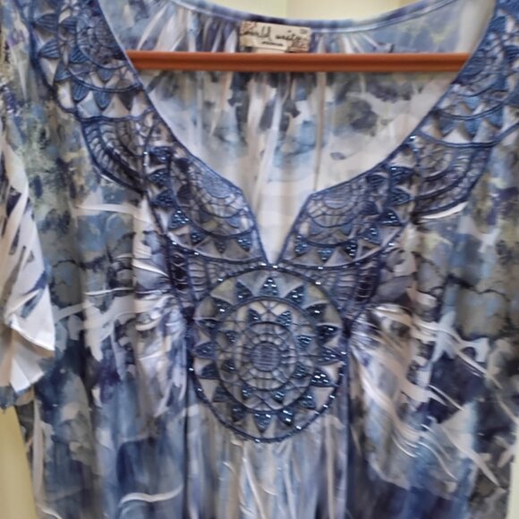 World Unity Women's OX (14-16) blue Tye-Dye Rhinestones Intricate Lace Top - Picture 3 of 9